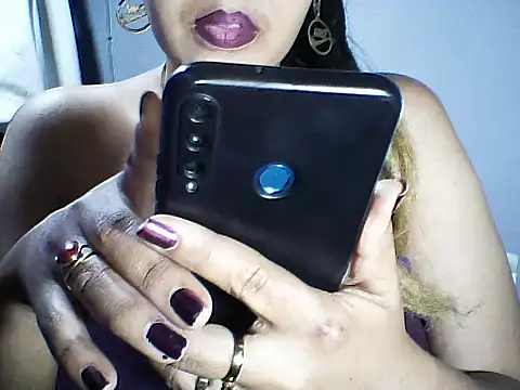 layanah12 online show from 10/27/25, 06:53