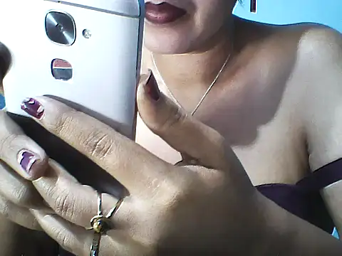 Snapshot of layanah12 chatting on 02/21/25, 06:26 layanah12 online show from 02/21/25, 06:26