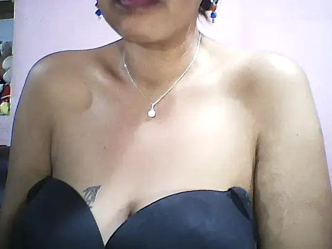 Snapshot of layanah12 chatting on 09/16/25, 06:09 layanah12 online show from 09/16/25, 06:09