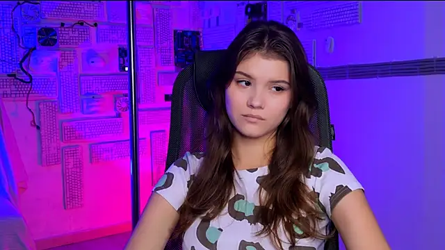 EvaThopson online show from 11/22/25, 12:04