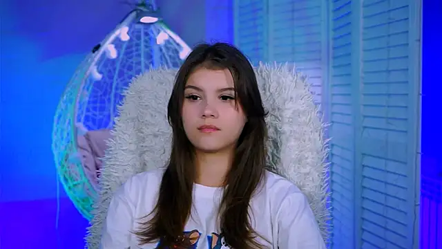 EvaThopson online show from 10/26/25, 04:02