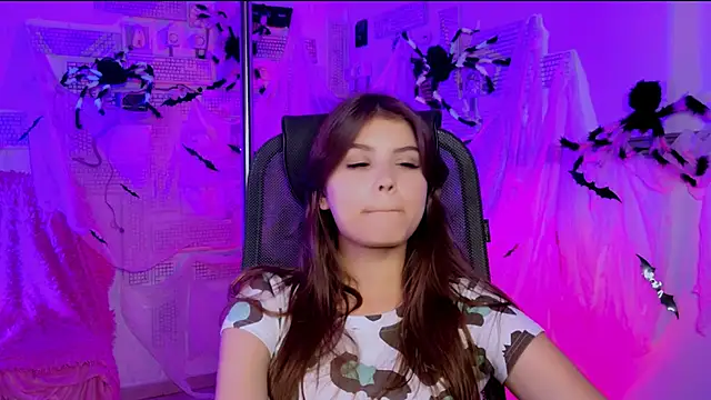 EvaThopson online show from 10/29/25, 12:04