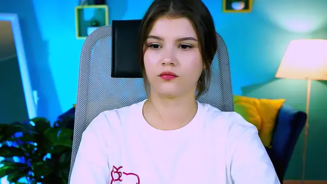 EvaThopson online show from 10/14/25, 12:17