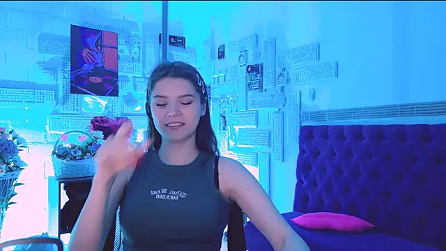 EvaThopson online show from 02/28/25, 06:52