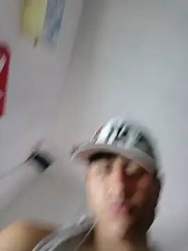 Snapshot of Hxnsovrgon chatting on 10/24/25, 02:49 Hxnsovrgon online show from 10/24/25, 02:49