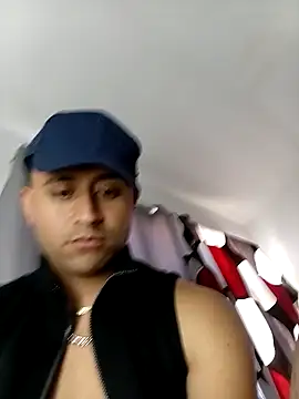 Snapshot of Hxnsovrgon chatting on 12/21/25, 02:30 Hxnsovrgon online show from 12/21/25, 02:30