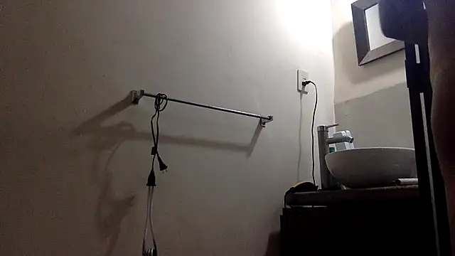 Snapshot of Hxnsovrgon chatting on 04/14/26, 04:17 Hxnsovrgon online show from 04/14/26, 04:17