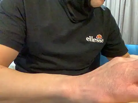 Snapshot of girth-master chatting on 03/25/26, 04:06 girth-master online show from 03/25/26, 04:06