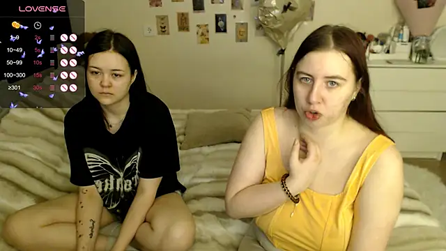 Snapshot of BettyandRich_ chatting on 11/28/25, 09:53 BettyandRich online show from 11/28/25, 09:53