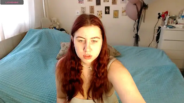 Snapshot of BettyandRich_ chatting on 10/16/25, 08:33 BettyandRich online show from 10/16/25, 08:33