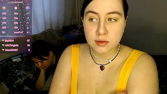 Snapshot of BettyandRich_ chatting on 03/10/25, 01:00 BettyandRich online show from 03/10/25, 01:00