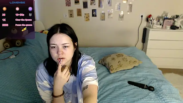 Snapshot of BettyandRich_ chatting on 10/23/25, 08:46 BettyandRich online show from 10/23/25, 08:46