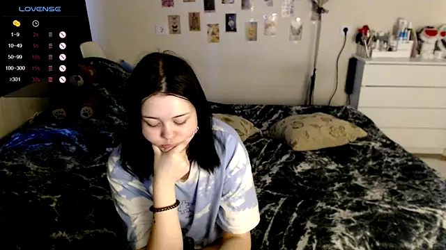 Snapshot of BettyandRich_ chatting on 10/26/25, 08:59 BettyandRich online show from 10/26/25, 08:59