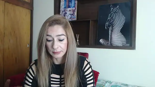 Snapshot of Madam_dali chatting on 03/04/25, 12:55 Madam dali online show from 03/04/25, 12:55