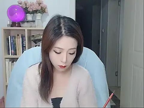Snapshot of SuSushi728 chatting on 10/21/25, 04:06 SuSushi728 online show from 10/21/25, 04:06