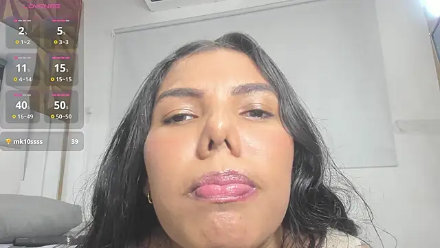 mia  fernandez online show from 11/24/25, 07:47