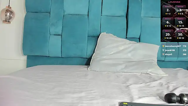 Snapshot of mia__fernandez chatting on 04/26/26, 07:44 mia fernandez online show from 04/26/26, 07:44