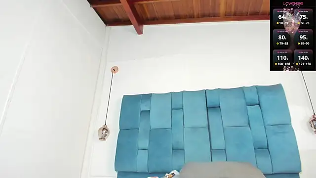 mia  fernandez online show from 12/21/25, 06:20