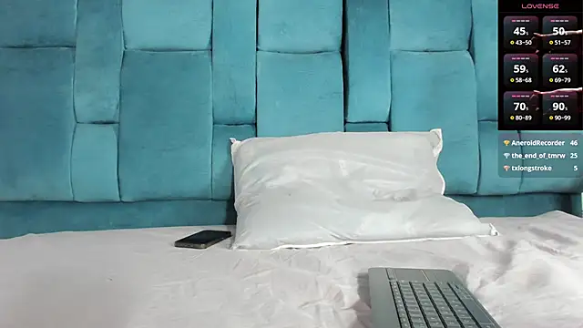 mia  fernandez online show from 04/05/26, 07:09