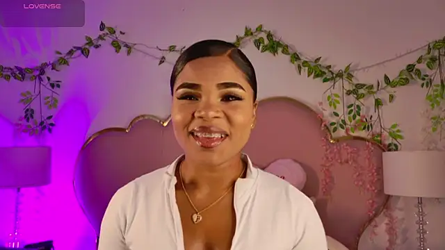 Snapshot of NahiaraReina chatting on 04/18/26, 02:41 NahiaraReina online show from 04/18/26, 02:41