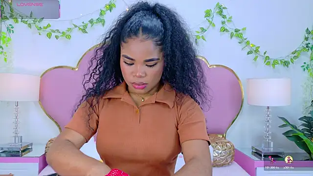 NahiaraReina online show from 11/01/25, 01:49