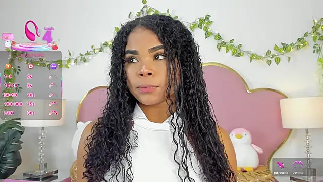 NahiaraReina online show from 10/06/25, 01:34