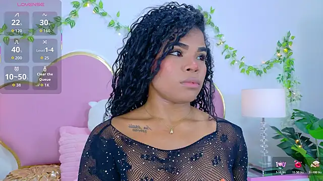 NahiaraReina online show from 11/05/25, 01:25