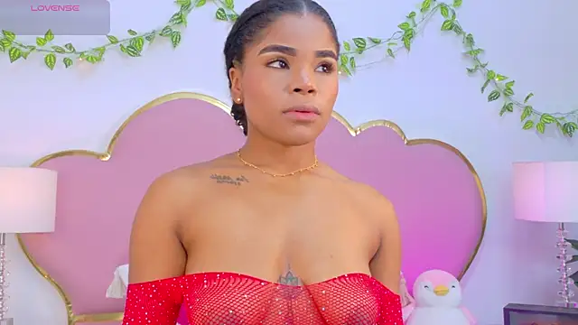 NahiaraReina online show from 12/03/25, 01:54