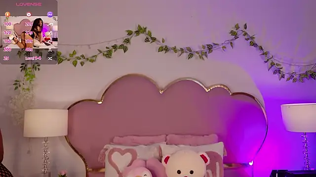 NahiaraReina online show from 02/13/26, 02:17