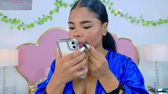 NahiaraReina online show from 10/28/25, 12:59