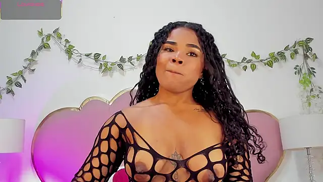 NahiaraReina online show from 12/21/25, 02:41