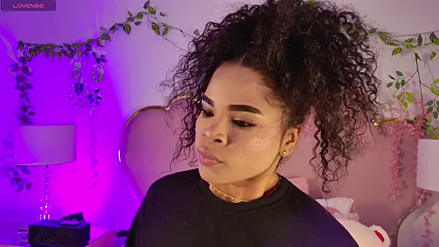 NahiaraReina online show from 04/04/26, 02:23