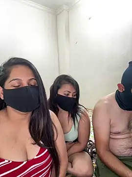 Snapshot of Agl2255 chatting on 12/13/24, 12:28 Agl2255 online show from 12/13/24, 12:28