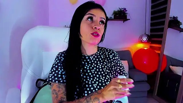 yenny garcia online show from 11/04/25, 06:11