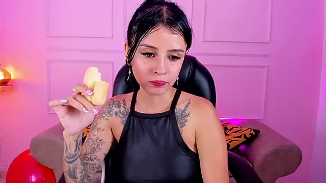 Snapshot of yenny_garcia chatting on 09/09/25, 05:55 yenny garcia online show from 09/09/25, 05:55