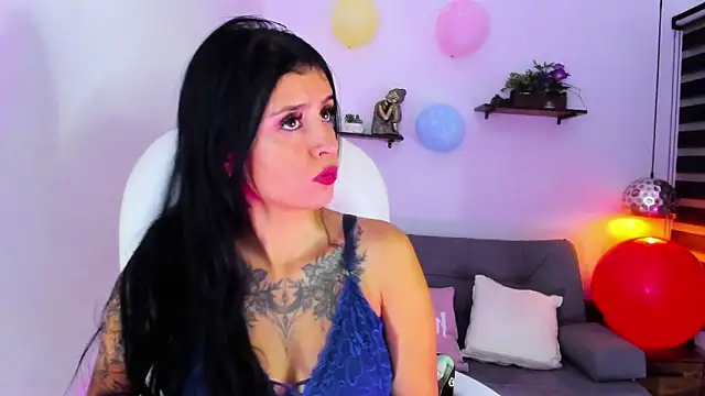 yenny garcia online show from 10/24/25, 04:39