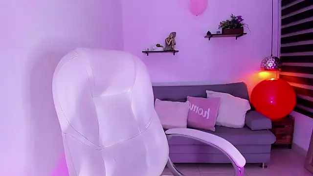 yenny garcia online show from 11/18/25, 05:49