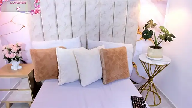 LauraSmith-01 online show from 03/16/26, 08:44