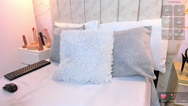 LauraSmith-01 online show from 12/01/25, 11:05