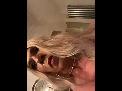 Snapshot of francaFerrariRoma chatting on 05/10/26, 12:47 francaFerrariRoma online show from 05/10/26, 12:47