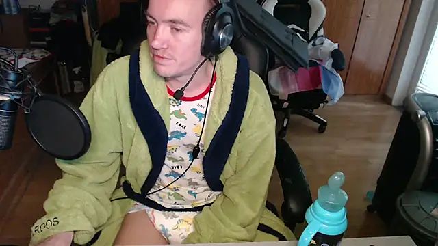 BabyDracoDarkfang online show from 05/18/26, 06:29