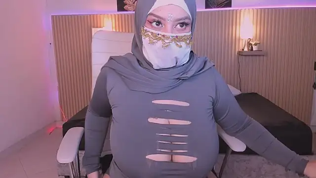 cloe sirena online show from 04/15/26, 02:10