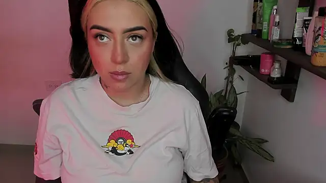 AnnikaMerliahh  online show from 12/20/25, 01:25