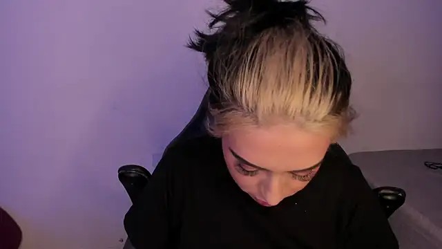 AnnikaMerliahh  online show from 11/08/25, 09:51