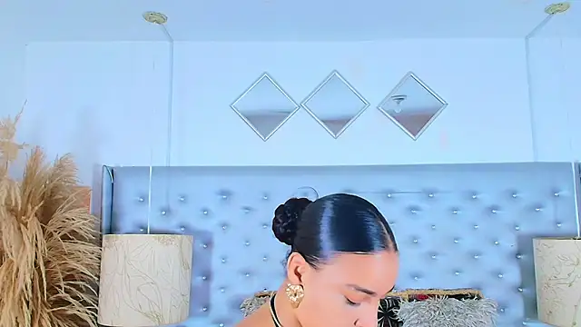 EileenBenzon online show from 11/24/25, 04:40