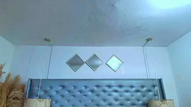 EileenBenzon online show from 11/26/25, 06:19