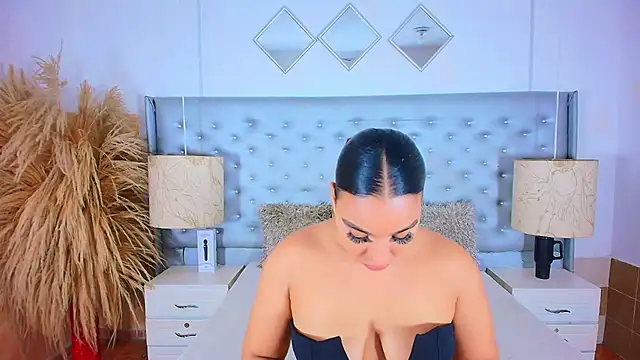 EileenBenzon online show from 11/27/25, 03:56