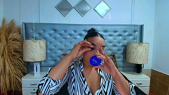 EileenBenzon online show from 11/28/25, 05:13