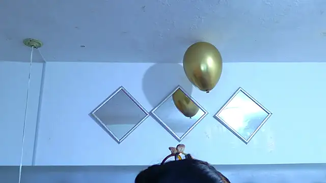 EileenBenzon online show from 04/11/26, 05:04