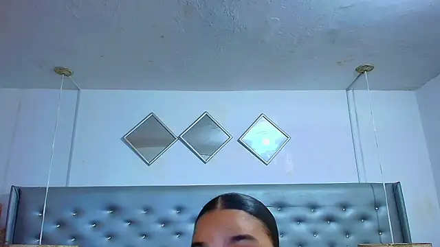 EileenBenzon online show from 12/01/25, 04:41